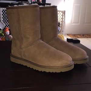 EUC Ugg Women’s Classic II Chestnut boot size 7